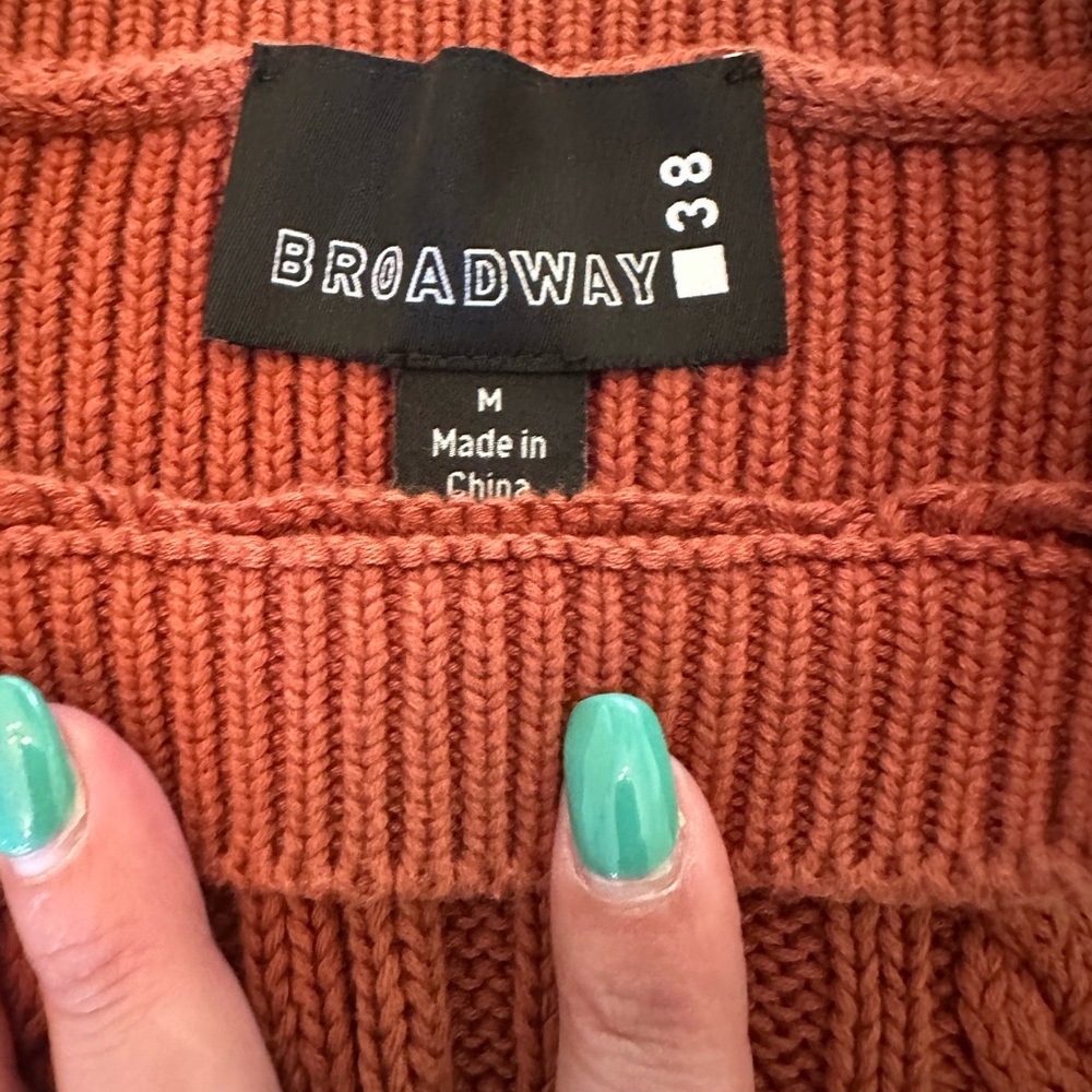 Broadway 38 Cable Knit Sleeveless Sweater - Rust - Picture 3 of 6
